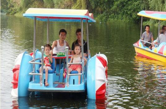同心协力，水上悠游——探访驻马店驿城区付友玻璃钢船厂的游乐船租赁服务